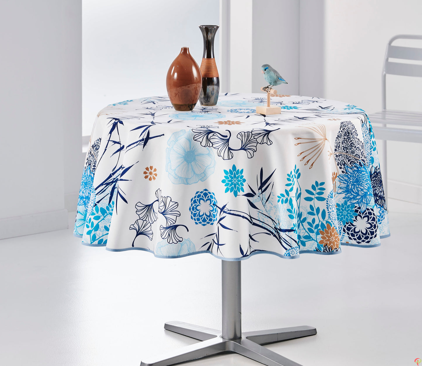 Nappe ronde anti tâche – Mélange de Fleurs et Feuilles Bleues