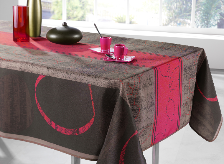 nappe ovale motif pointilles framboise